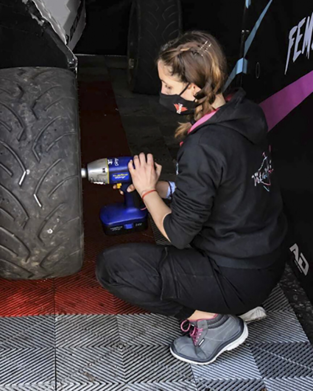 Las chicas cuentan que en los boxes las recibieron muy bien.