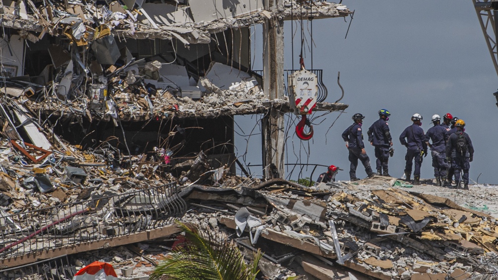 El derrumbe de una parte del edificio Champlain Towers South ocurrió el 24 junio y aún se desconoce la causa. Foto: AFP