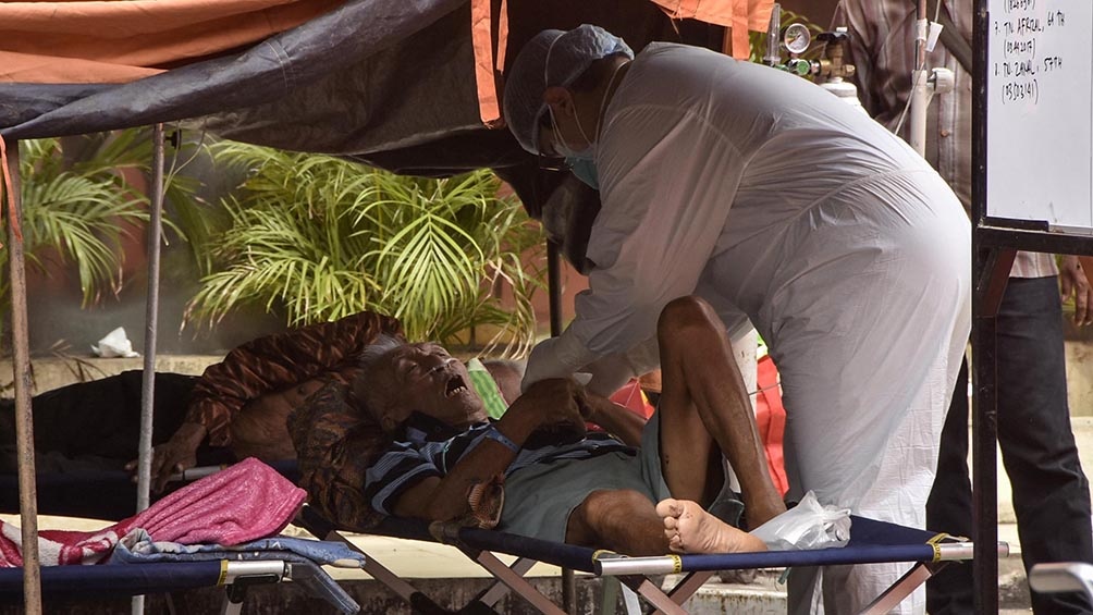 Indonesia informó un récord de 56.757 casos en las últimas 24 horas.