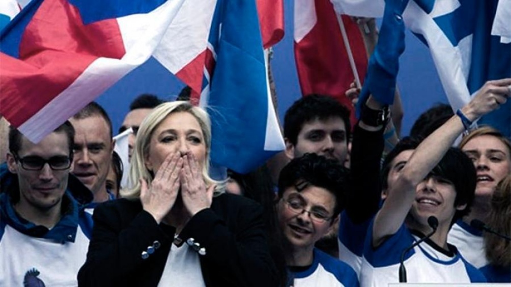 Marine Le Pen consolidó su liderazgo en la ultraderecha francesa. Quiere ganarle a Macron en 2022.