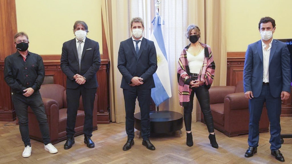 Firma del convenio entre San Juan y Medios Públicos.