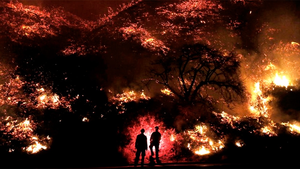 Ante esta situación, se emitieron avisos de evacuación para grandes áreas de un condado de California.