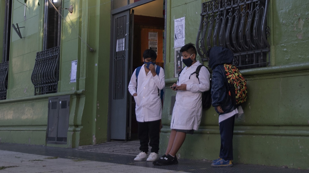 Más de un millón de docentes y auxiliares vacunados con una dosis y más de medio millón con las dos