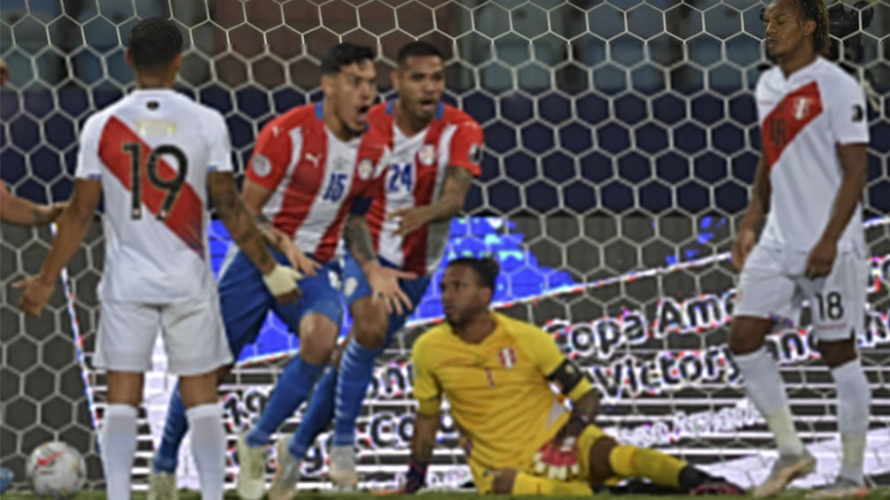Gustavo Gómez abrió la cuenta para la "alborroja" ante Perú (@CopaAmerica)