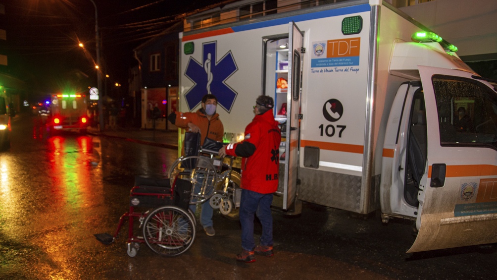 El fuego forzó la evacuación de algunos de los pacientes internados.