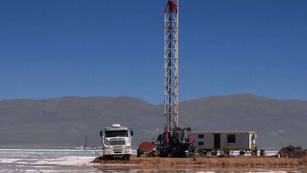 La empresa es subsidiaria de Ganfeng Lithium, considerada la “más grande empresa del mundo en la producción de litio y baterías”