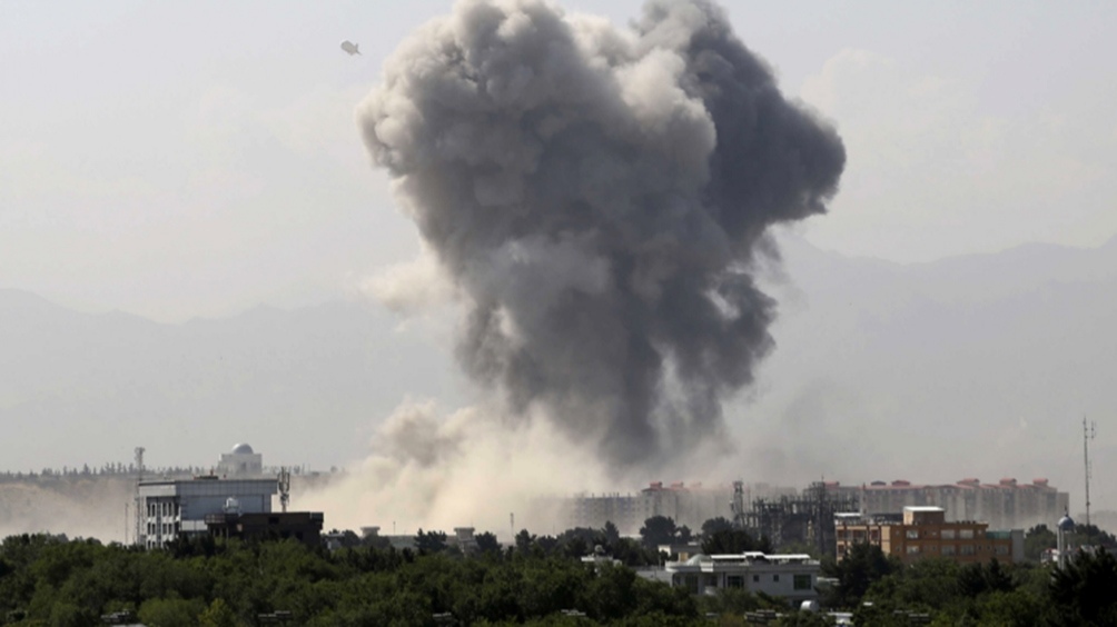 El atentado del jueves reivindicado por el grupo Estado Islámico del Khorasan (EI-K) mató a un centenar de personas, entre ellas 13 militares estadounidenses.