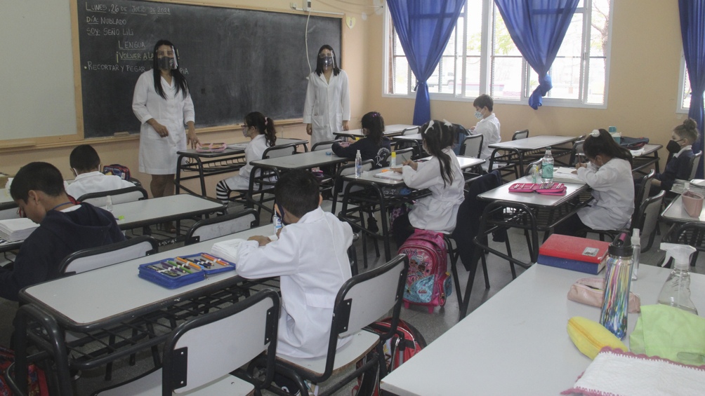 En San Juan, donde las vacaciones escolares de invierno terminaron el 17 de julio, las clases se retomarán el próximo lunes.