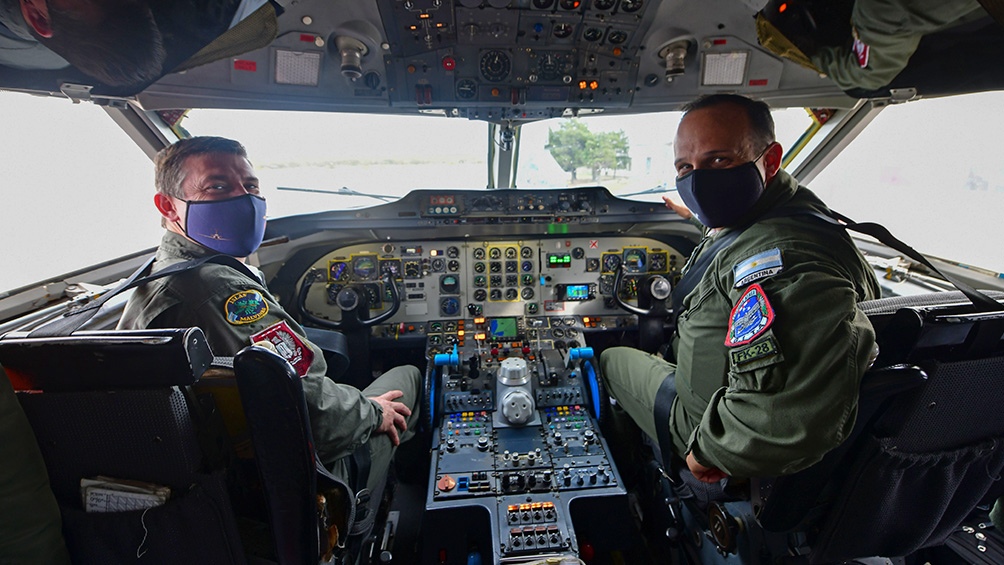 El Fokker 28 "Islas Malvinas" fue comandado por Santiago Torres y copiloteado por el primer oficial Matías Martínez. Foto: Jonas Maxi