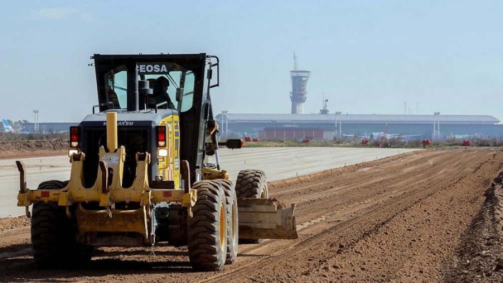 Asimismo, esta obra permitirá al aeropuerto continuar su operación aún en el caso de necesidad de cierre alguna de sus pistas.