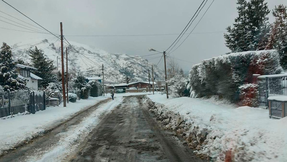 La nevada generó el cierre parcial de algunas rutas, calles y cortes de suministros.