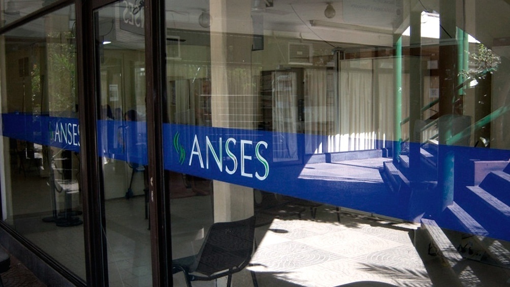 Para solicitarlo deberán ingresar con CUIL y Clave de la Seguridad Social a la web de la Anses. 