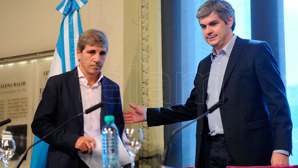 Los dólares excedentes fueron adquiridos por privados: para dar salida a fondos especulativos, financiar el déficit de cuenta corriente o para "la lisa y llana dolarización y/o fuga del sistema", indica el informe de CEPA.