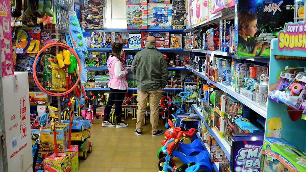 El sondeo registró aumentos de precios en productos nacionales que llegan a 206,8%, y artículos importados electrónicos de primeras marcas que valen hasta un 303,2 % más caros