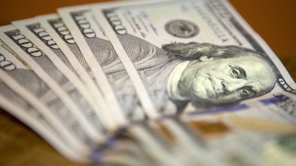 El dólar blue se mantiene en $ 180, tras el alivio por la llegada de los US$ 4350 millones que manda el FMI