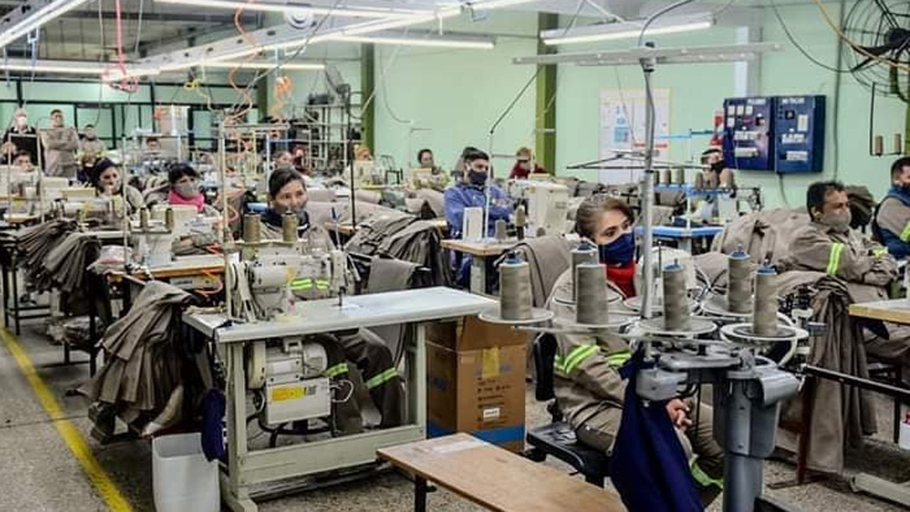 La empresa textil Confecat S.A., el mayor empleador privado de la provincia. Foto: Facebook Municipalidad de Famatina.