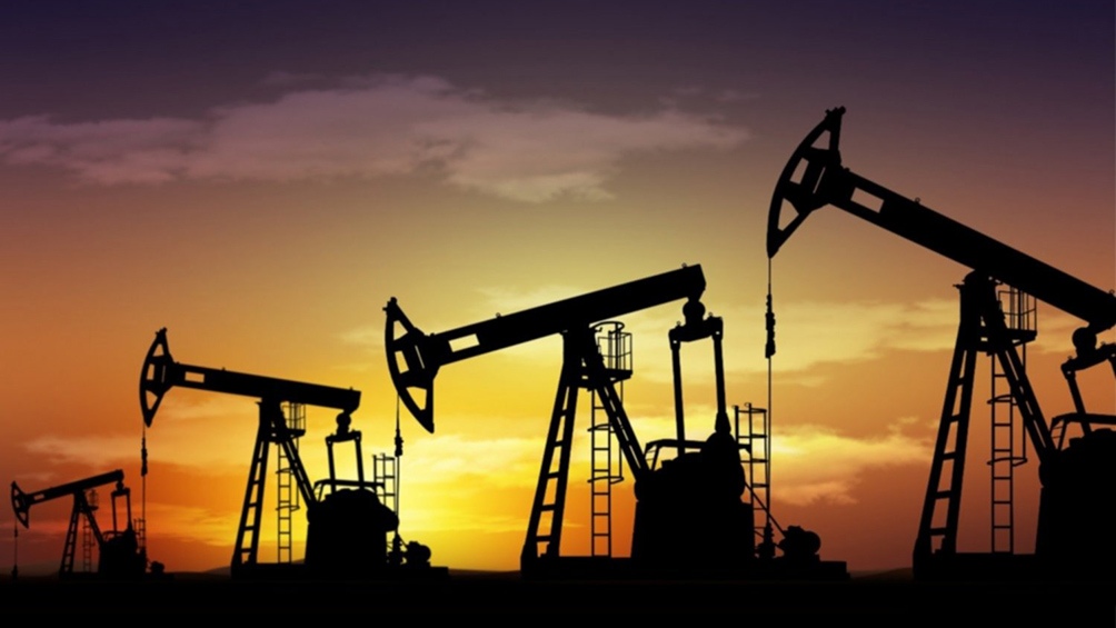 El petróleo con tendencia alcista este lunes, subió 5,3 %
