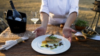 Chiaradia y su plato finalista: un confit de pollo de campo. (Foto: Feedback PR)