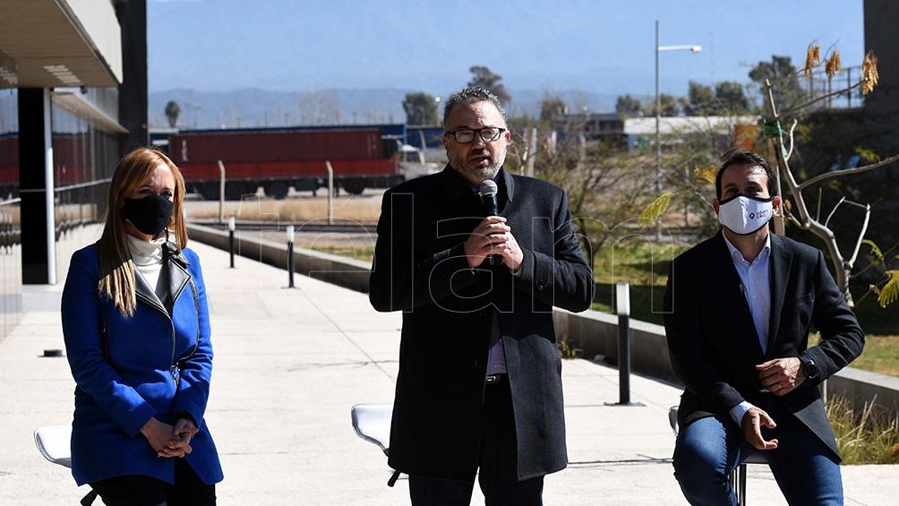 Kulfas lanzó el programa de inserción laboral 