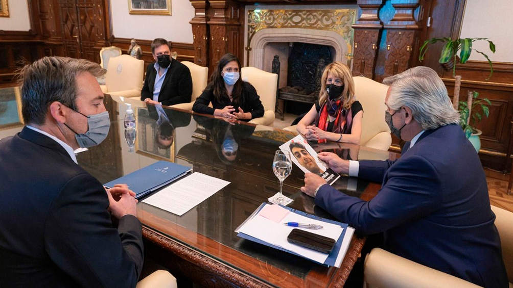 En una entrevista con Télam, la mujer ratificó lo que le dijo a Alberto Fernández en la reunión que mantuvieron el martes pasado DIjo que "nadie" de la fuerza ni del Ministerio de Seguridad porteño le brindaron contención. Las irregularidades en la invest