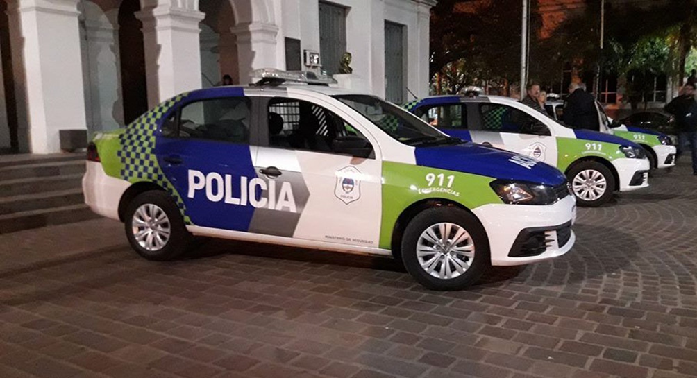 La Policía de la provincia de Buenos Aires informó que un hombre 24 años fue prendido fuego y asesinado en la localidad de Virrey del Pino, partido de La Matanza. Por el crimen hay un detenido.