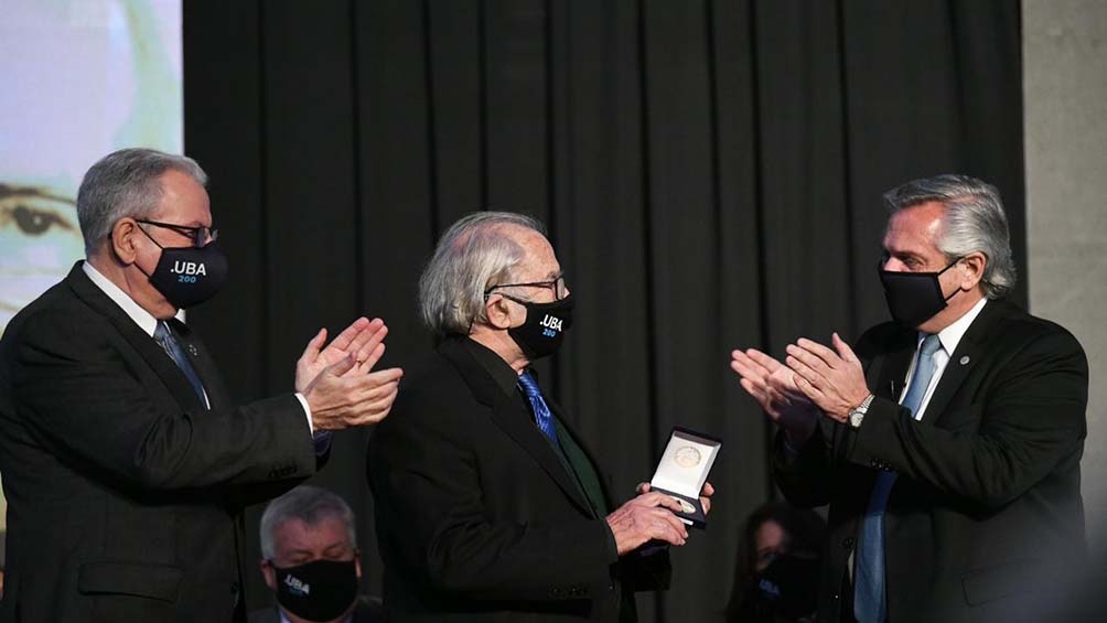 La institución educativa homenajeó a 200 personalidades.