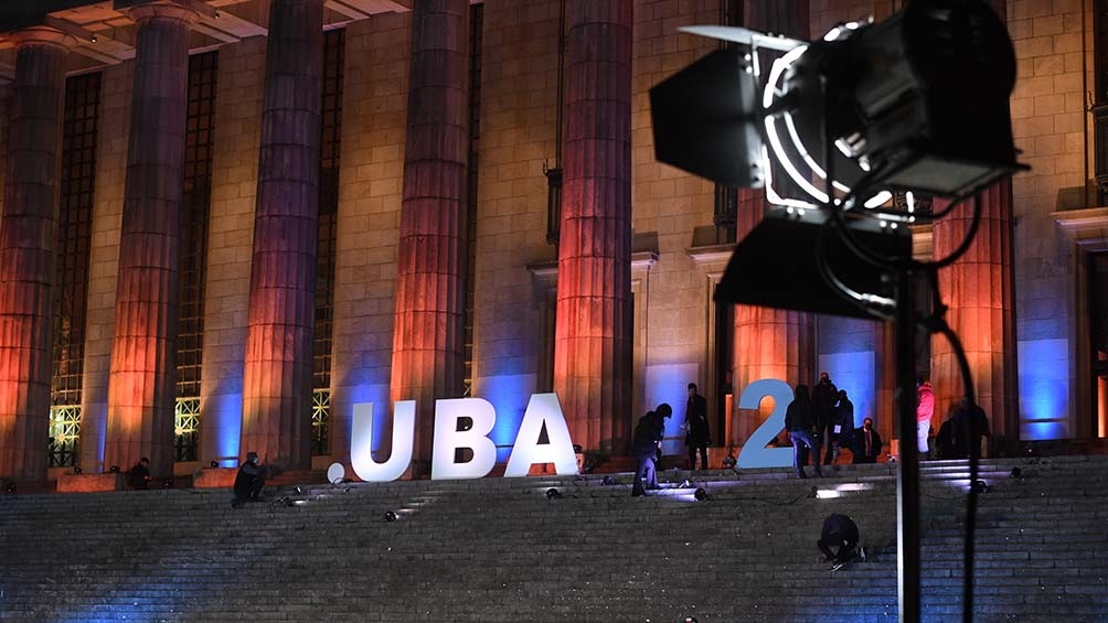 La Universidad Nacional de Buenos Aires (UBA) rindió homenaje a 200 personalidades que egresaron o forman parte de su equipo.