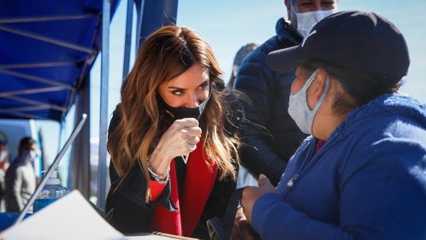 Las “Tolozapas”, una marca lanzó unas zapatillas de $2.000 tras una frase de Victoria Tolosa Paz que generó memes e ironías