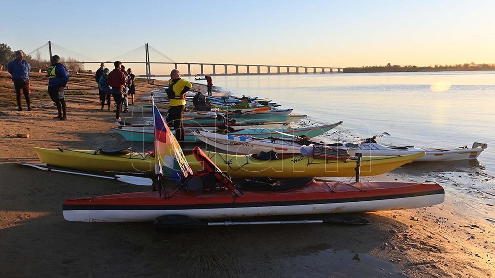 La caravana está compuesta por más de 60 kayakistas. Foto: Sebastián Granata