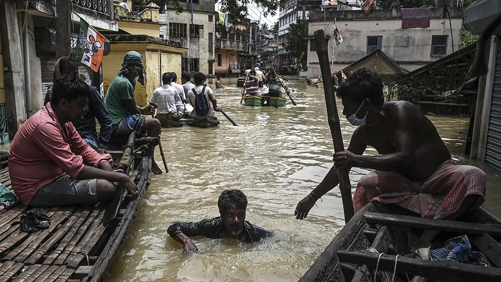 Las lluvias torrenciales arrasaron las casas y provocaron desprendimientos de tierra. Foto: AFP