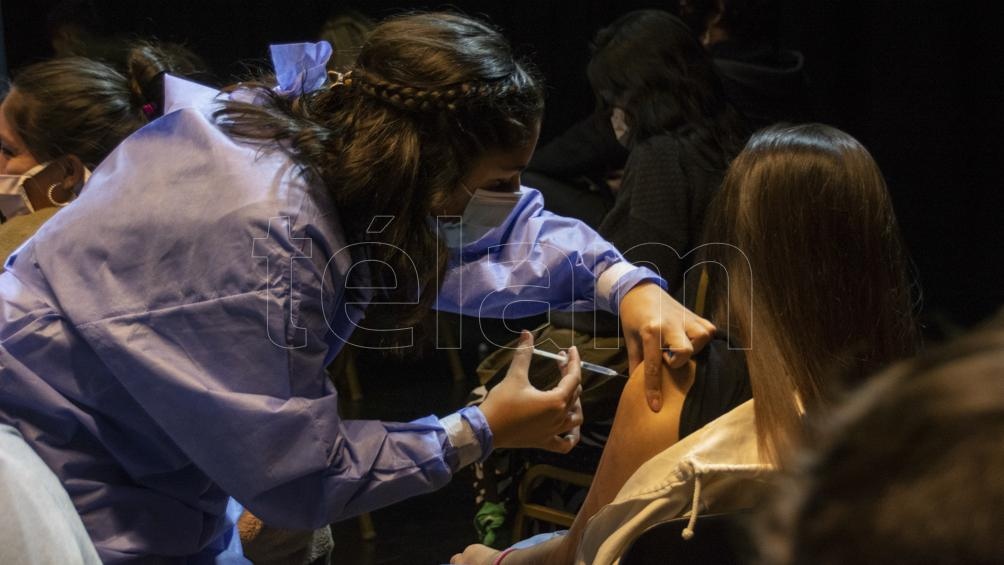 El 81,8% de la población a partir de los 18 años ya cuenta con la primera dosis de la vacuna contra el coronavirus. Foto: Sanchez David