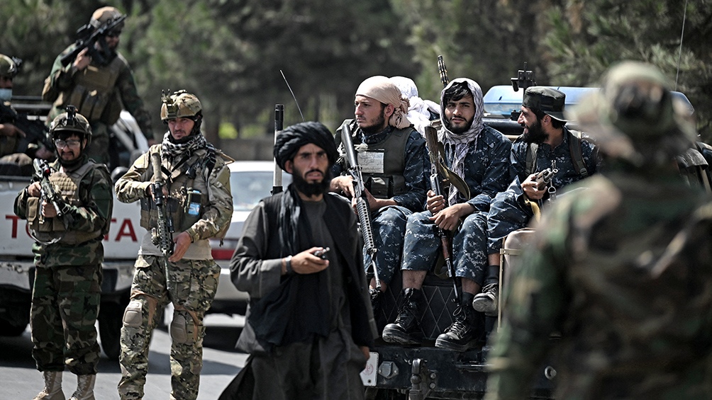 Estados Unidos adelantó un día su retirada de Kabul.