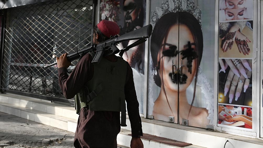 Los precios de los artículos aumentaron paulatinamente en Kabul y los bancos permanecen cerrados. Foto: AFP.