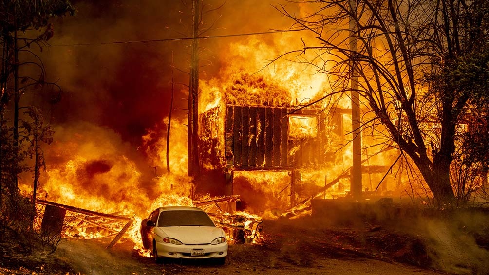 "Dixie" arrasó Greenville, el pueblo quedó carbonizado y en ruinas y algunos edificios fueron reducidos por el fuego a escombros.
