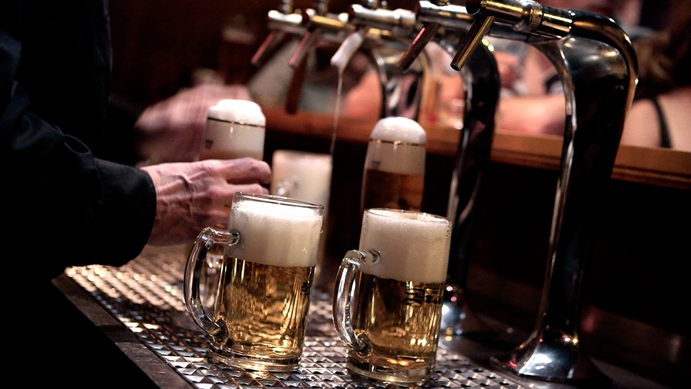 La penalización a la cervecera fue por abuso de posición dominante y por impedir con incentivos la entrada de competidores a bares y supermercados.