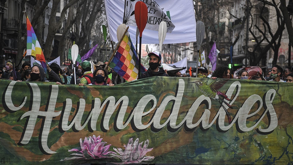 La marcha fue encabezada por las chamanas del Movimiento de Mujeres Indígenas de Abya Yala (Foto Victor Carreira).