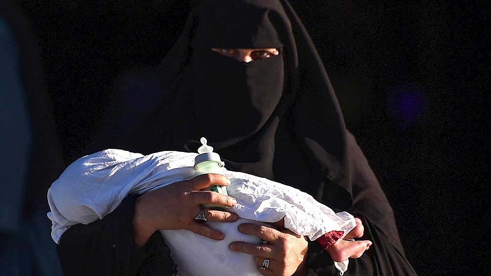 Una mujer con burka que, en principio, no sería obligatorio.