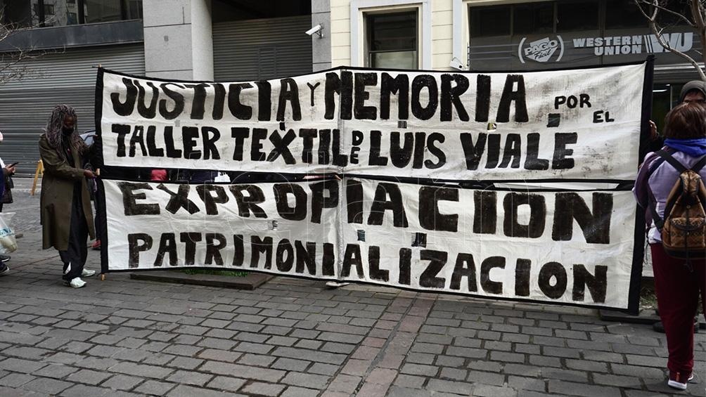 Familiares y sobrevivientes reclaman expropiar y convertir los lugares en centros para la memoria.