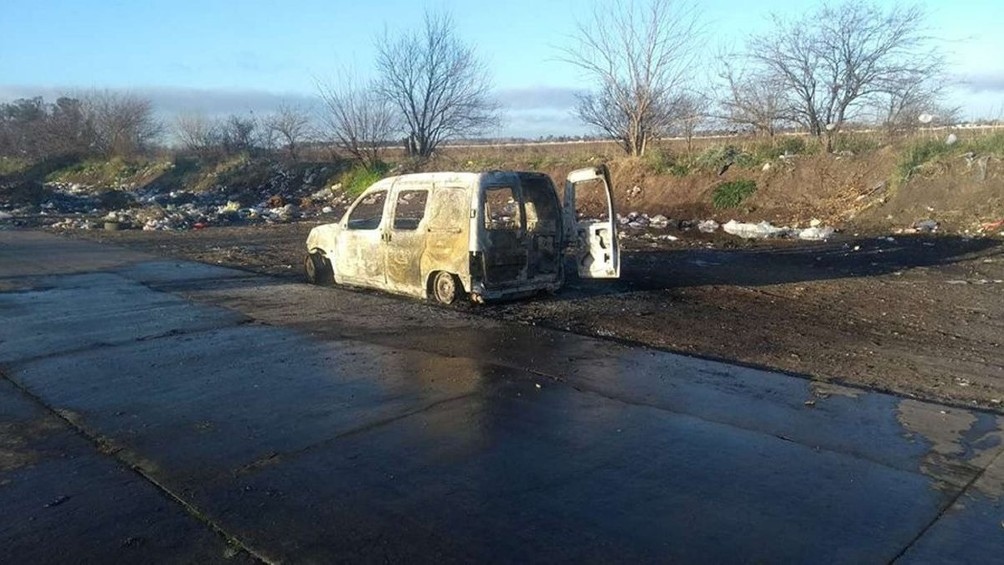 El Citroën Berlingo blanco fue hallado incendiado a unas 40 cuadras de donde se encontró el cadáver de Sánchez.