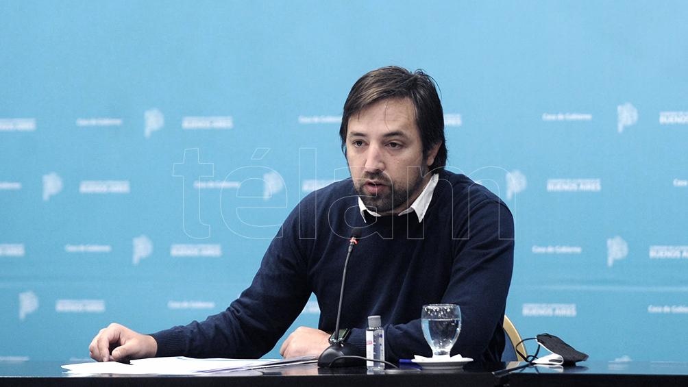 El ministro de Salud de la provincia de Buenos Aires, Nicolás Kreplak, anunció en conferencia de prensa que el Gobierno bonaerense enviará 500 mil turnos para "completar con dosis de Moderna los esquemas de quienes recibieron una dosis de Sputnik V" y rec