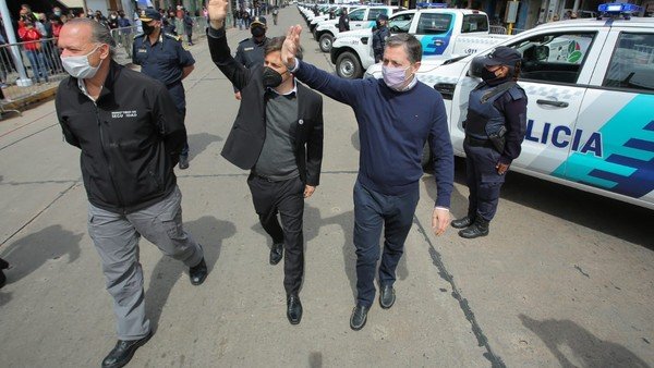 Revelaron que el Gobierno bonaerense entregó varias veces los mismos patrulleros como nuevos