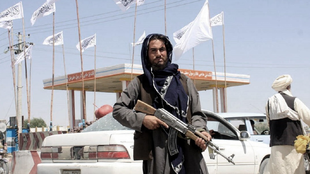 Las calles que van al aeropuerto están bajo dominio de los talibanes