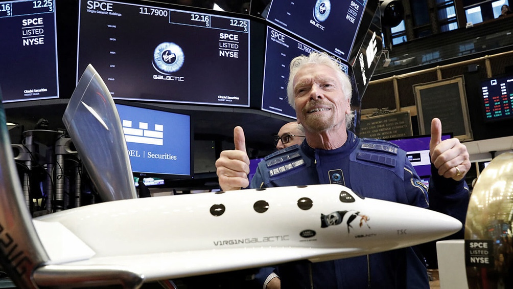 En su vuelo inaugural, viajo su fundador el multimillonario británico Richard Branson.