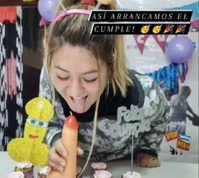 Escándalo por una candidata concejal que festejó un cumpleaños con juguetes sexuales en un merendero