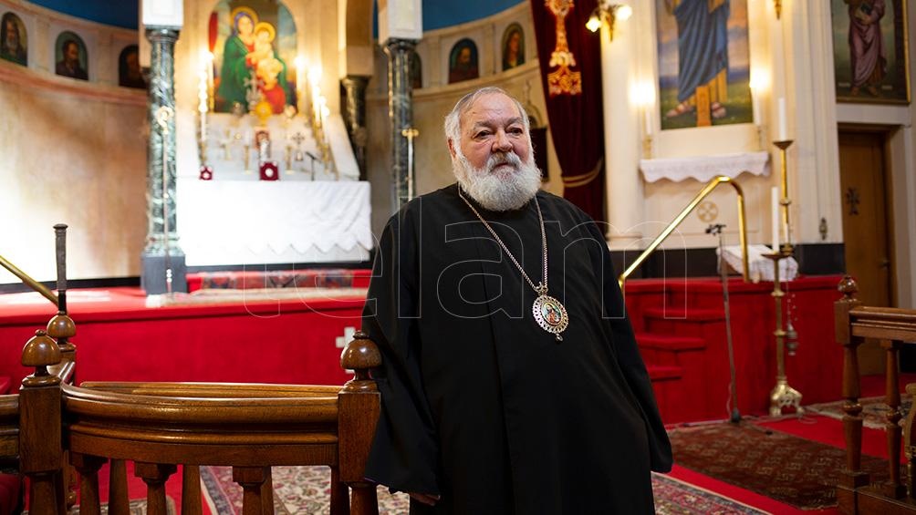 El Arzobispo Monseñor Kissag Mouradian (69) de la Iglesia Apostólica Armenia en Argentina y Chile, en la Catedral de San Gregorio El Iluminador. (Foto: Victoria Gesualdi)
