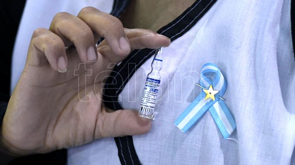 La ayuda internacional china incluyó, además de las vacunas, "más de 300.000 millones de barbijos, 3.700 millones de vestimentas de protección y 4.800 millones de kits de reactivos", explicó el embajador.