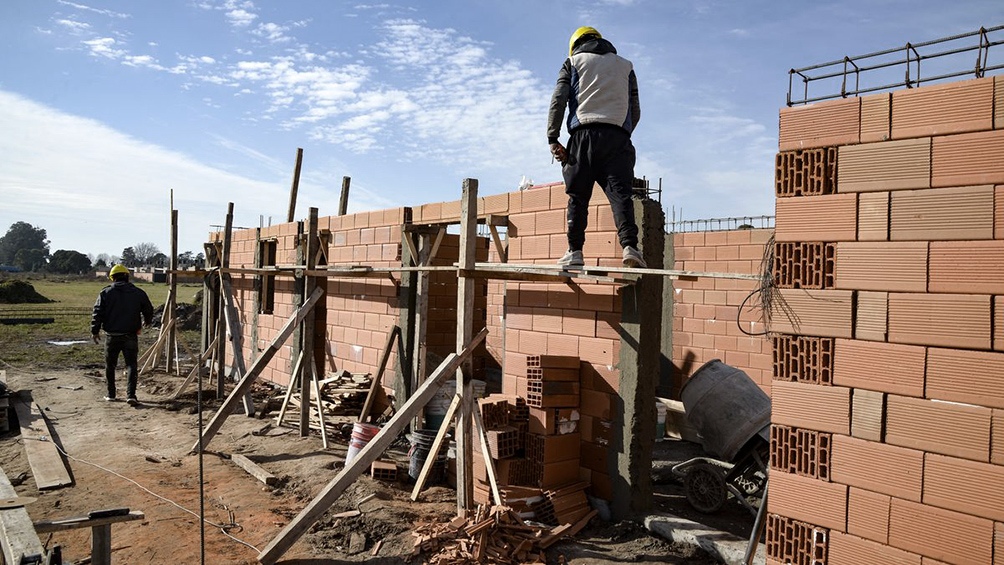 Se otorgaron 1.747 lotes con servicios de 54 municipios del país.