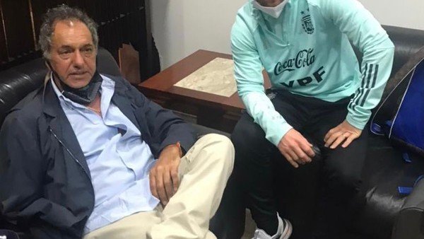 Daniel Scioli, desde el aeropuerto: “Voy a garantizar que todos los jugadores puedan volver a la Argentina”