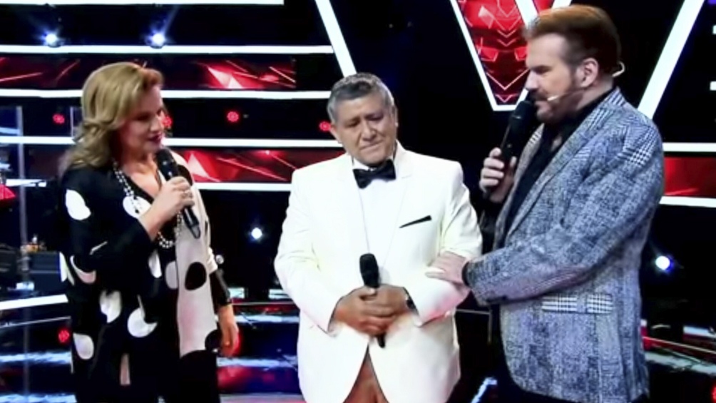 Pimpinela con Mito Plaza, uno de los participantes de "La Voz Senior".