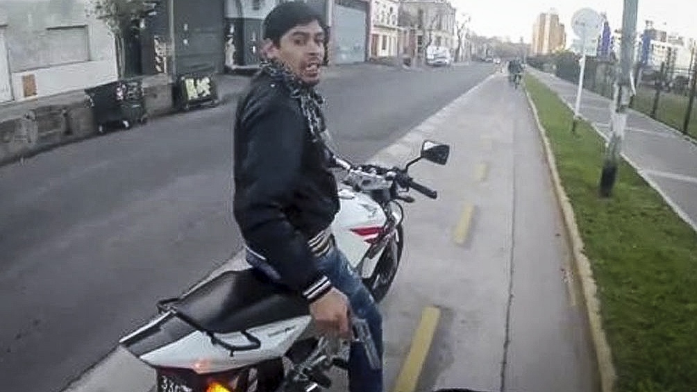 Aguirre en 2014 cuando intentó quitarle la mochila al turista.